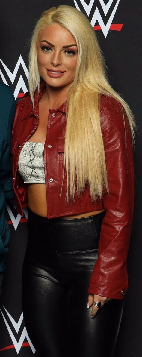 WWE superstar Mandy Rose suffers wardrobe malfunction at。